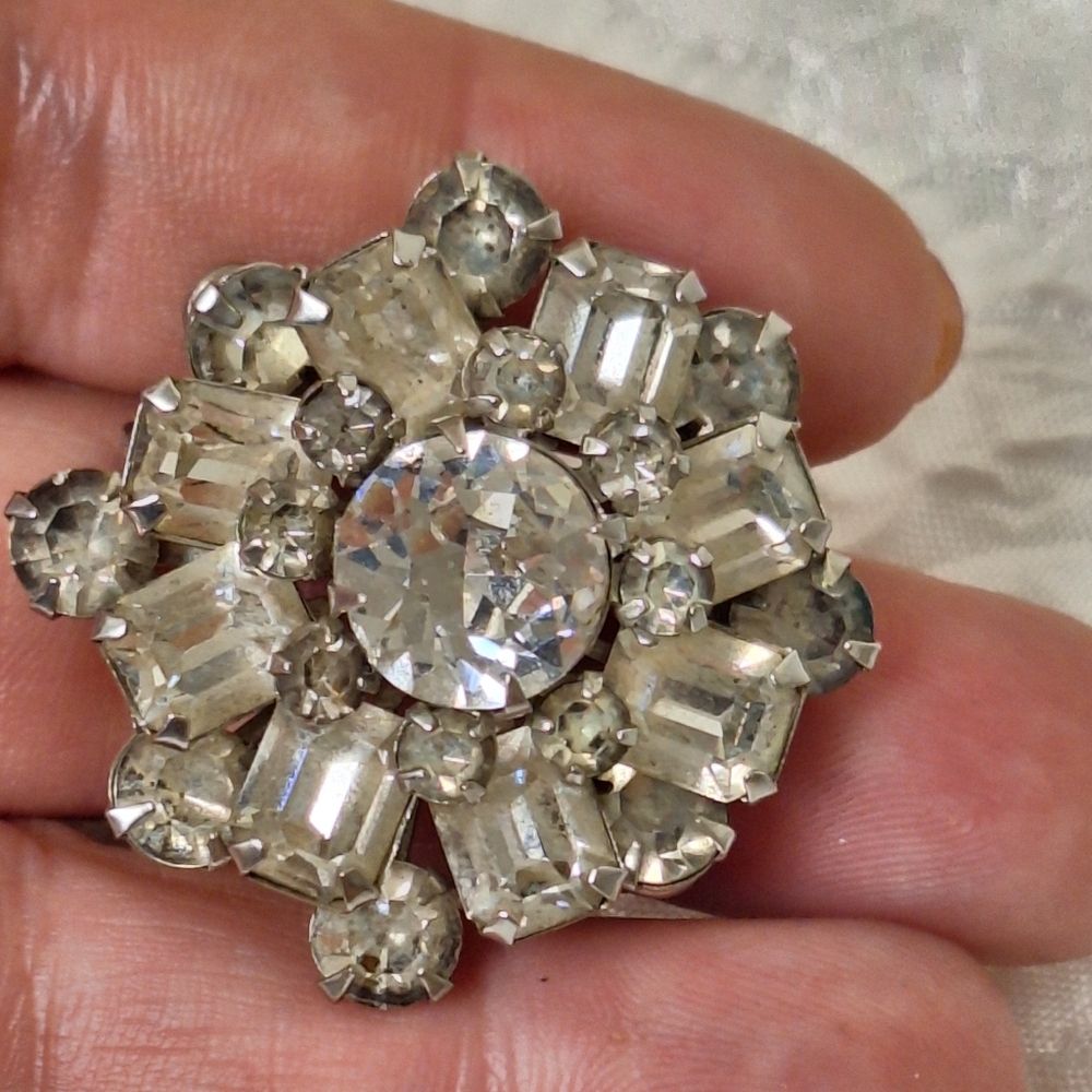 Vtg Riveted Clear Sparkling Rhinestone Stacked Brooch Pin  Silver Tone - Picture 2 of 6